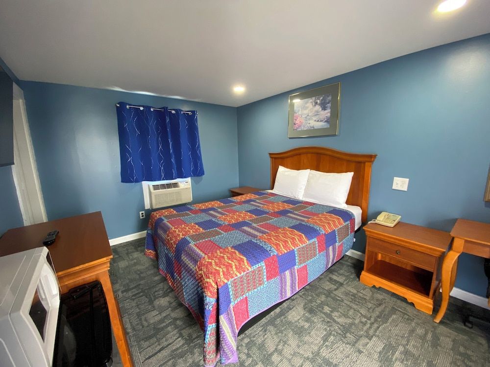 Standard Room, 1 Queen Bed