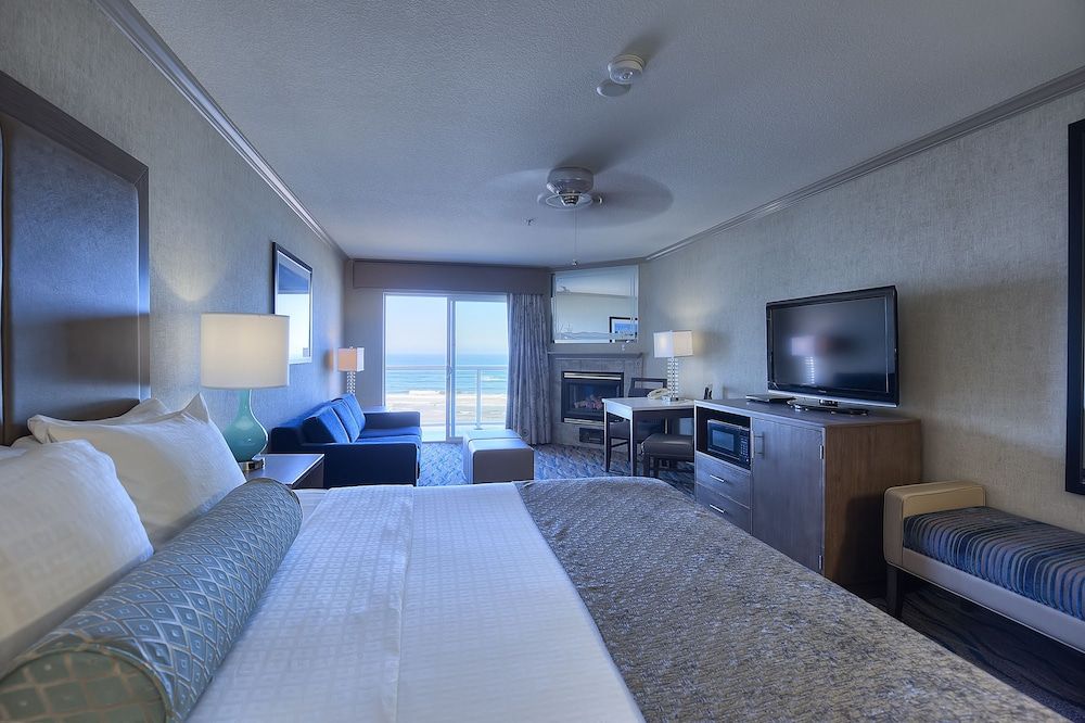 Suite, 1 King Bed with Sofa bed, Non Smoking
