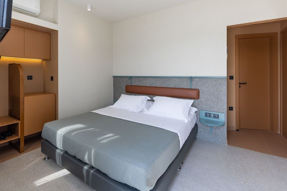 undefined Evripides Hotel 6