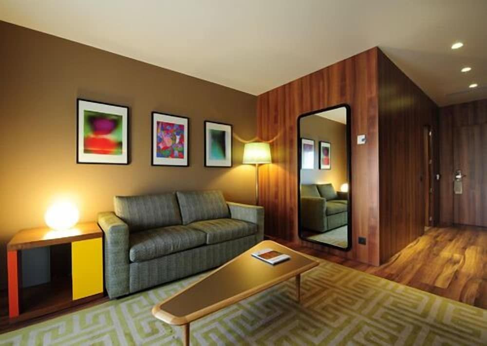 Hotel de Guimarães Deluxe Suite 6