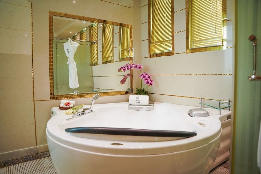 AG Hotel Executive Double Suite with Queen Bed 11