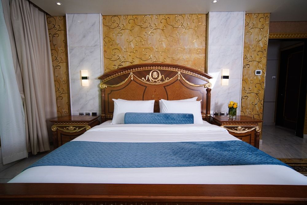 AG Hotel Executive Double Suite with Queen Bed 3