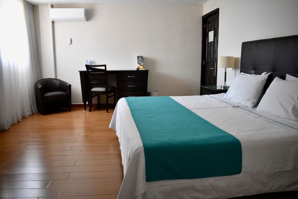 Standard Room, 1 King Bed