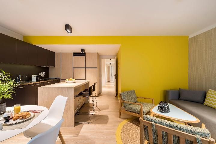 King Deluxe Family Room