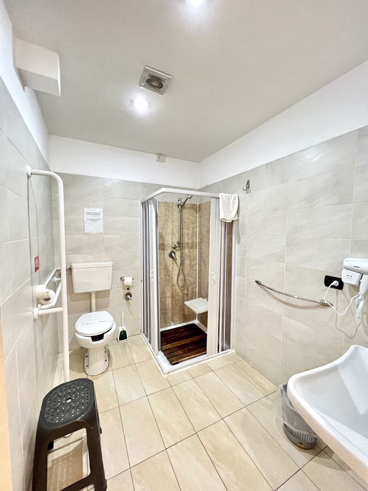 Hotel Como Superior Double Room, Mobility Accessible 10