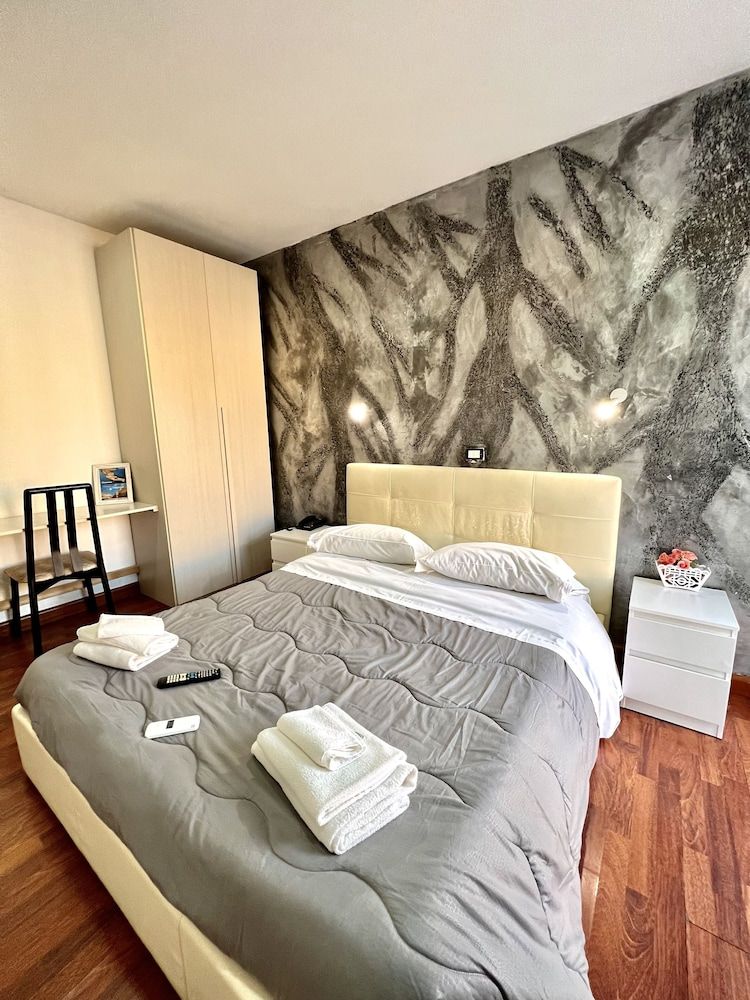 Hotel Como Superior Double Room, Mobility Accessible 7