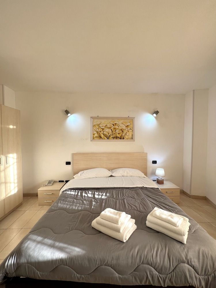 Hotel Como Superior Double Room, Mobility Accessible 6