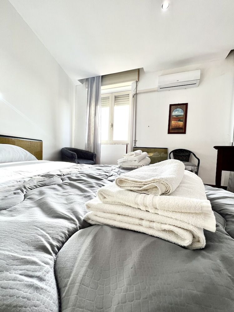 Hotel Como Quadruple Room 8