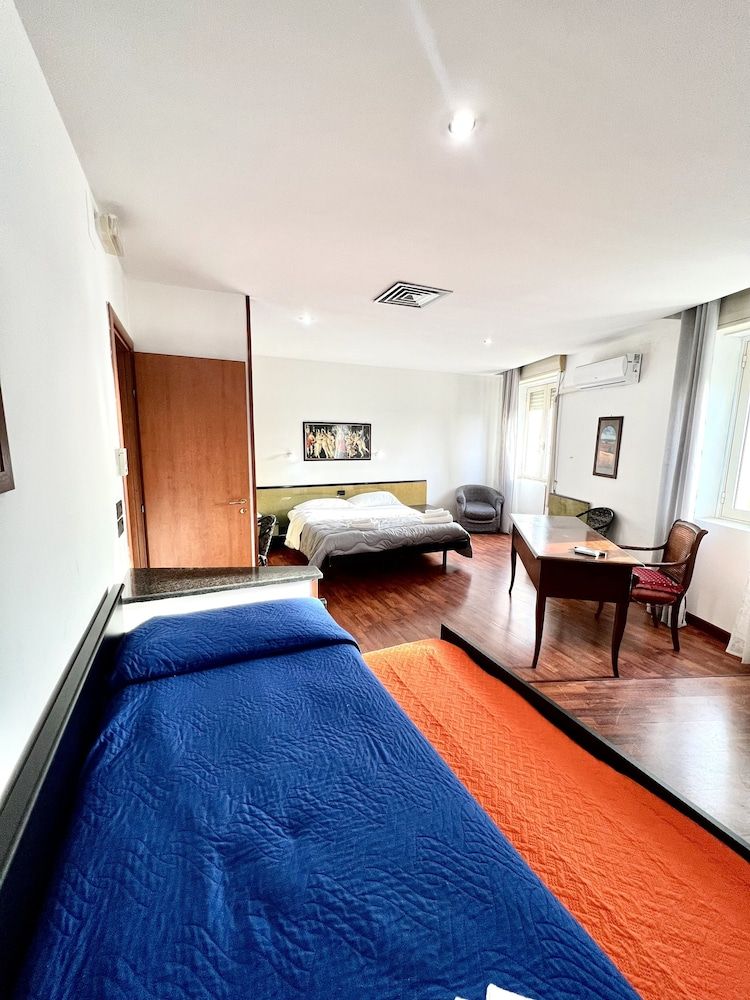 Hotel Como Quadruple Room 4