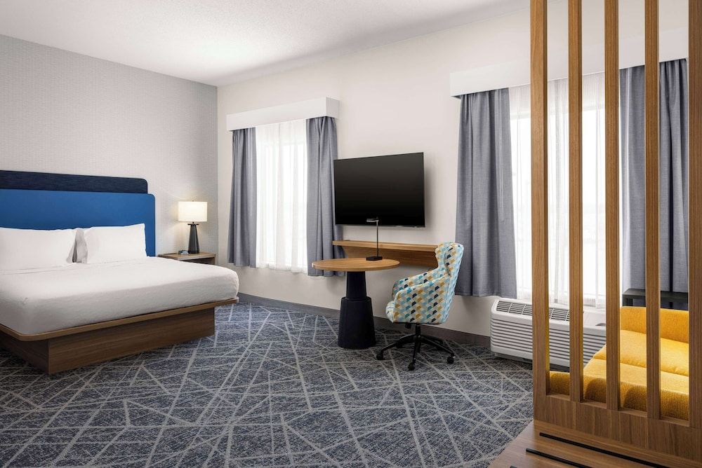 Suite, 1 King Bed, Accessible, Non Smoking