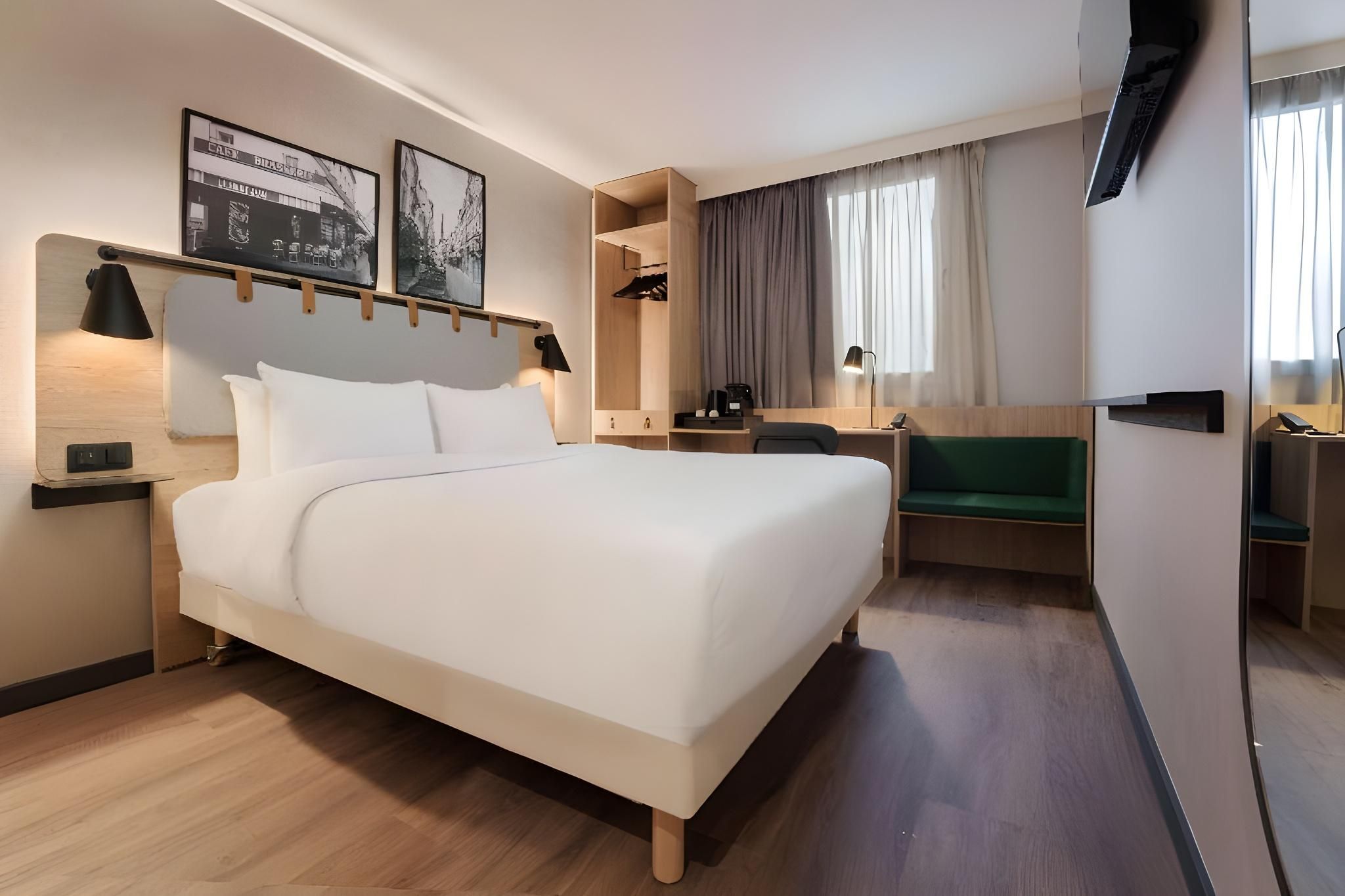 Superior Room - 1 King Bed