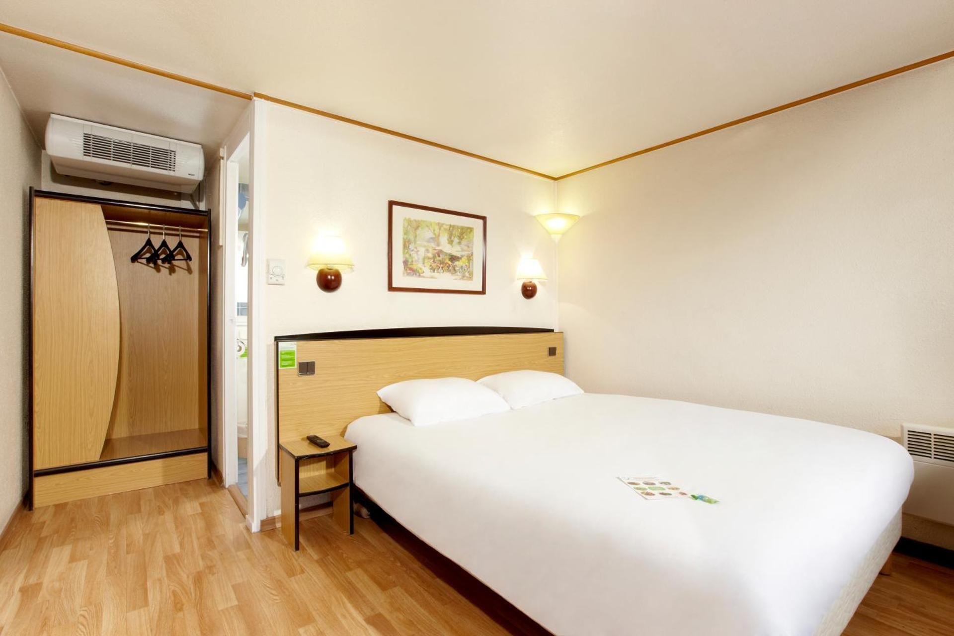 1 Double Bed 1 Junior bed