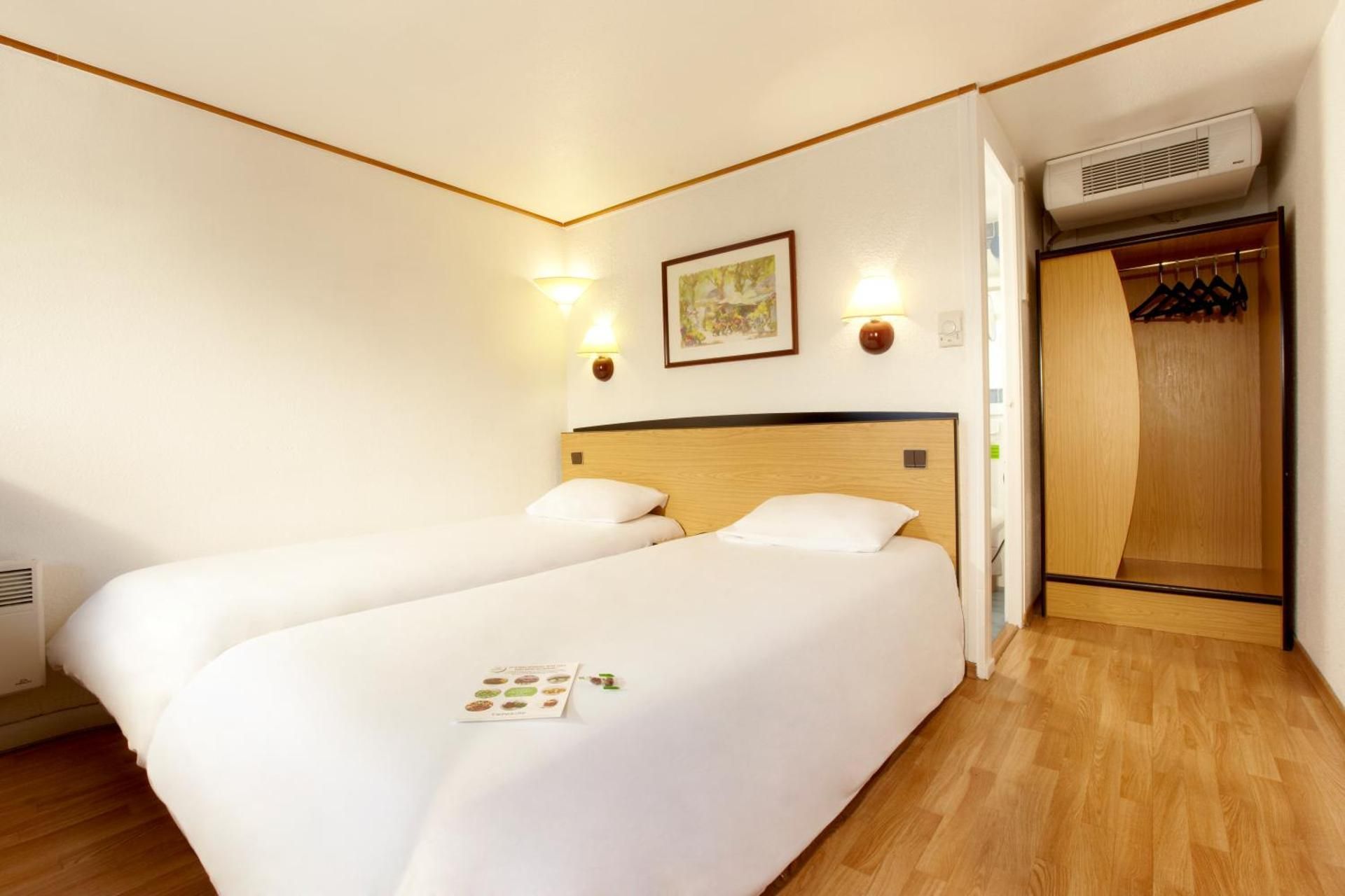 2 Single Beds