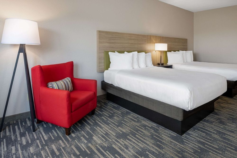 Room, 2 Queen Beds, Accessible, Non Smoking (Roll-in Shower)