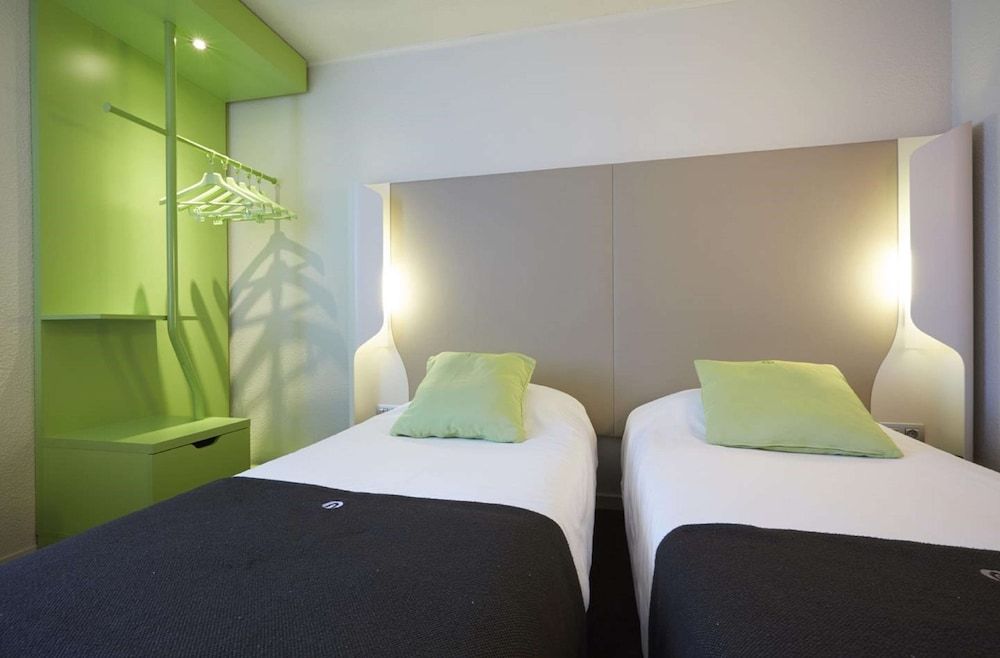 Campanile Paris Est - Pantin Standard Room, Multiple Beds 7