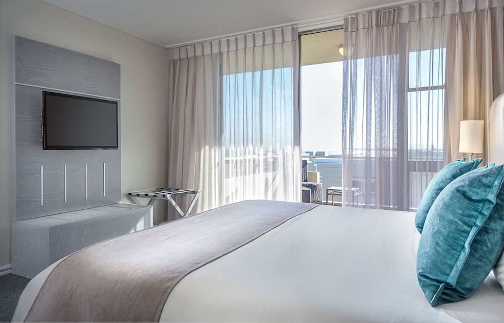 Lagoon Beach Hotel & Spa Partial Sea Facing King or Twin Room 2