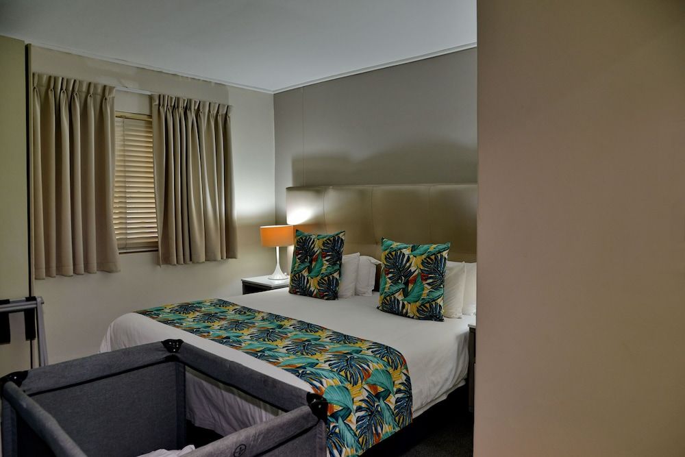 undefined Lagoon Beach Hotel & Spa 4