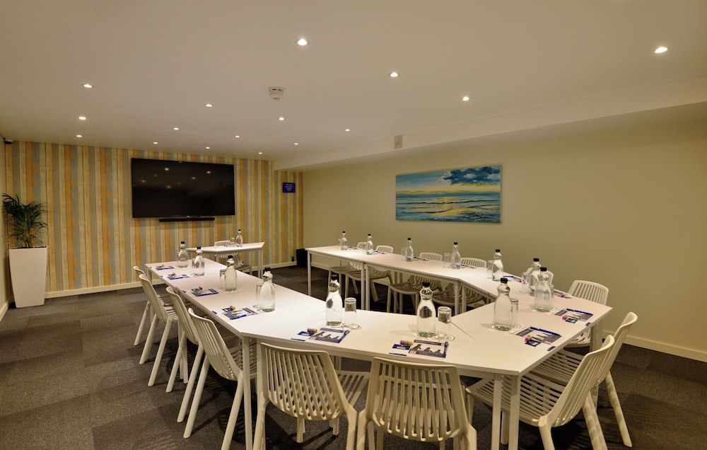 undefined Lagoon Beach Hotel & Spa 8