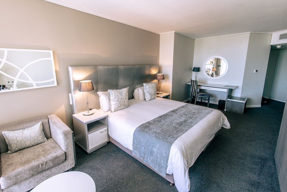 Lagoon Beach Hotel & Spa Partial Sea Facing King or Twin Room 4