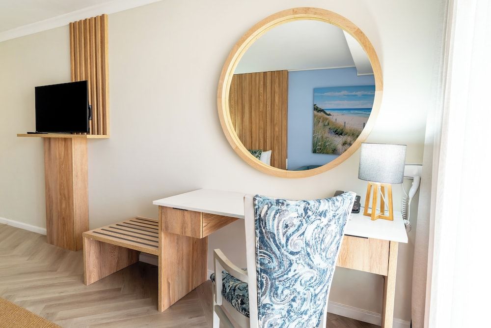 Lagoon Beach Hotel & Spa Partial Sea Facing King or Twin Room 9