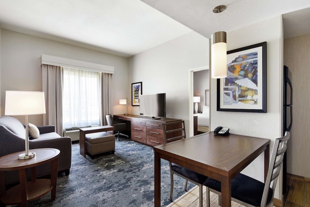 Suite, 1 King Bed, Accessible (Bathtub)