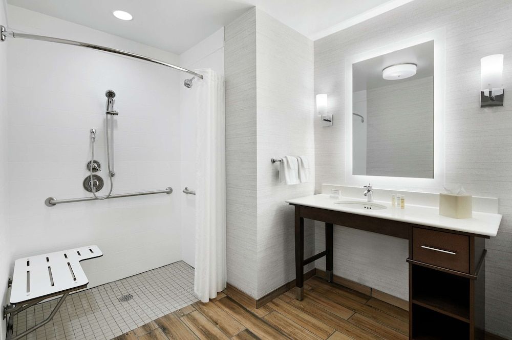 Suite, 1 King Bed, Accessible (Shower)