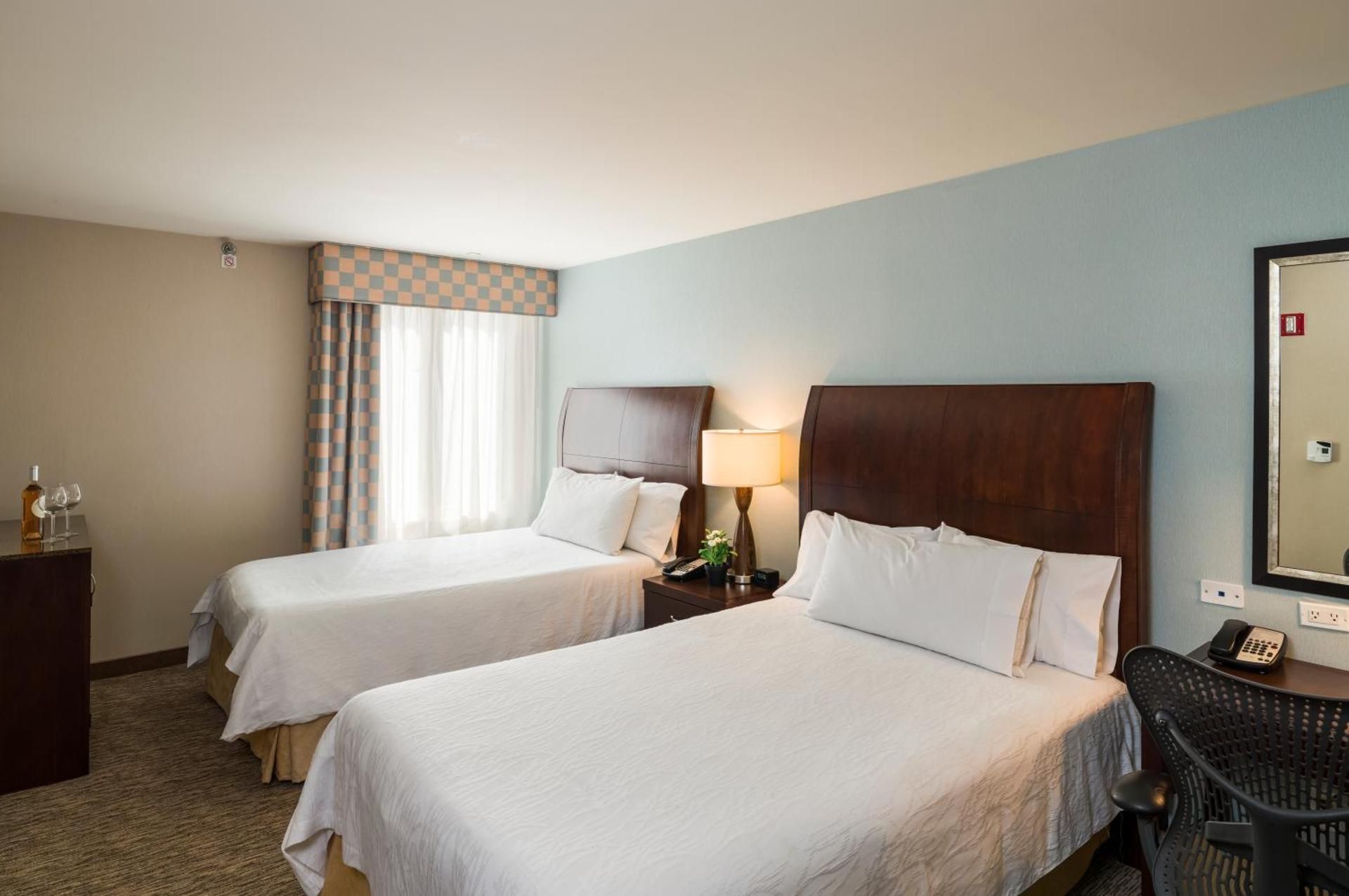 2 Double Beds