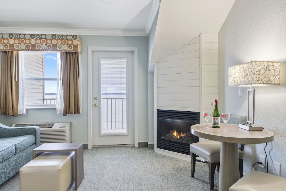 Cherry Tree Inn & Suites Lake Michigan Studio - Penthouse 5