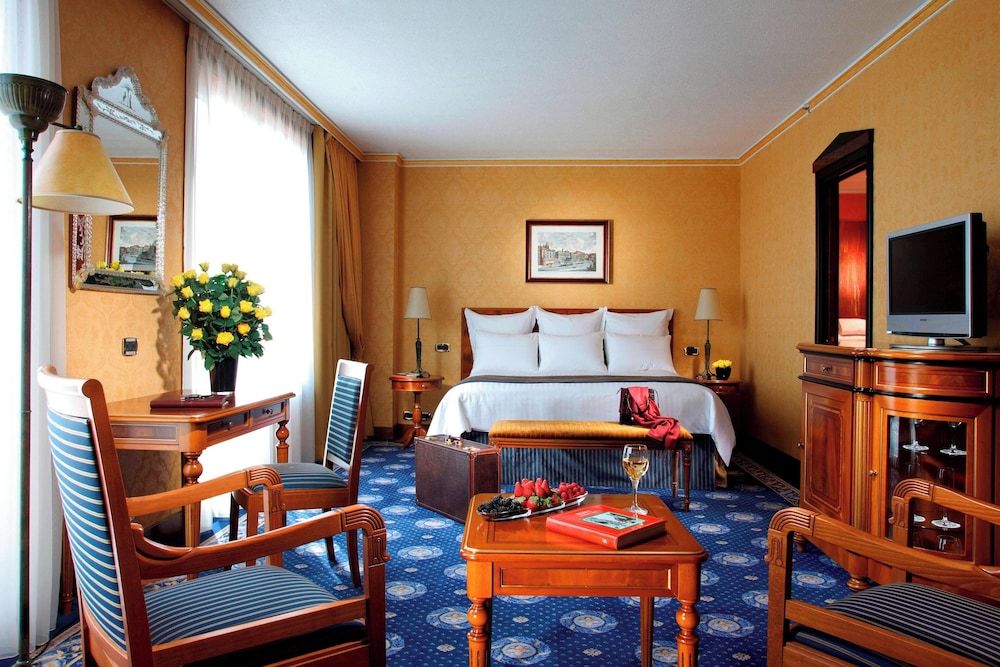 Junior Suite, King, Balcony