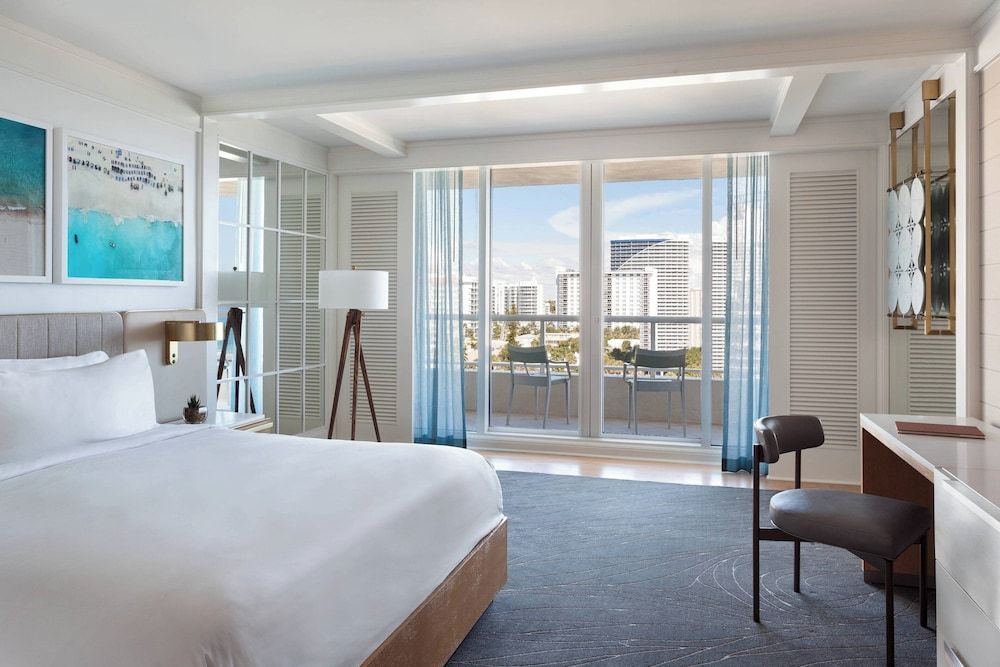 Room, 1 King Bed, Partial Ocean View