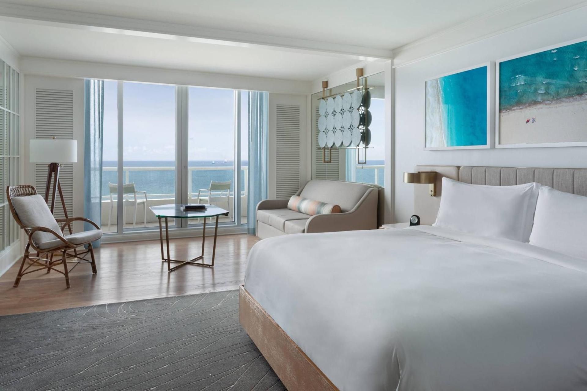 Oceanfront View, Guest room, 1 King, Oceanfront, Balcony