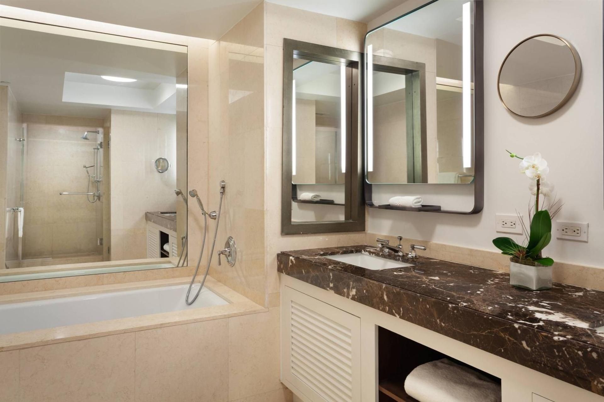 Queen Room with Two Queen Beds, Balcony and Partial Ocean View - Hearing Accessible