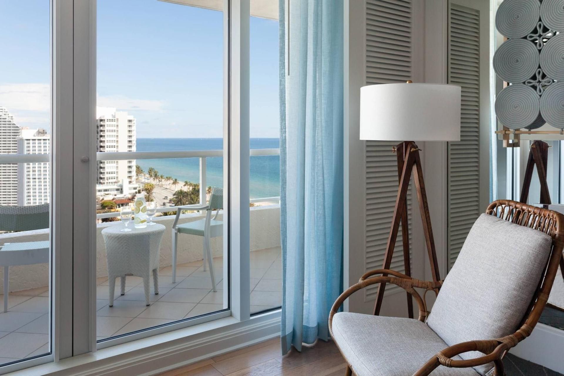 Partial Ocean View, Guest room, 1 King, Partial ocean view, Balcony