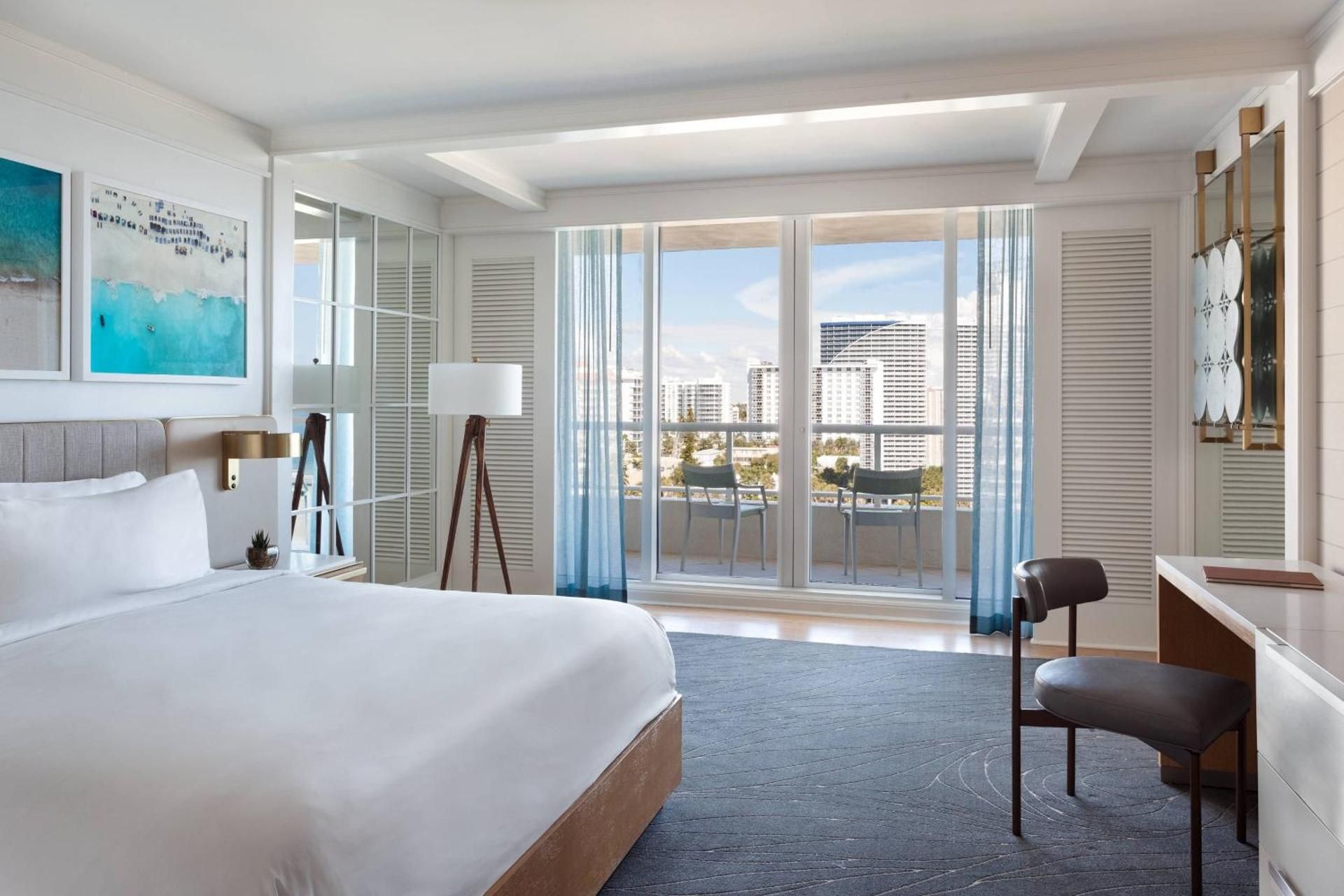 Partial Ocean View, Guest room, 1 King, Partial ocean view, Balcony