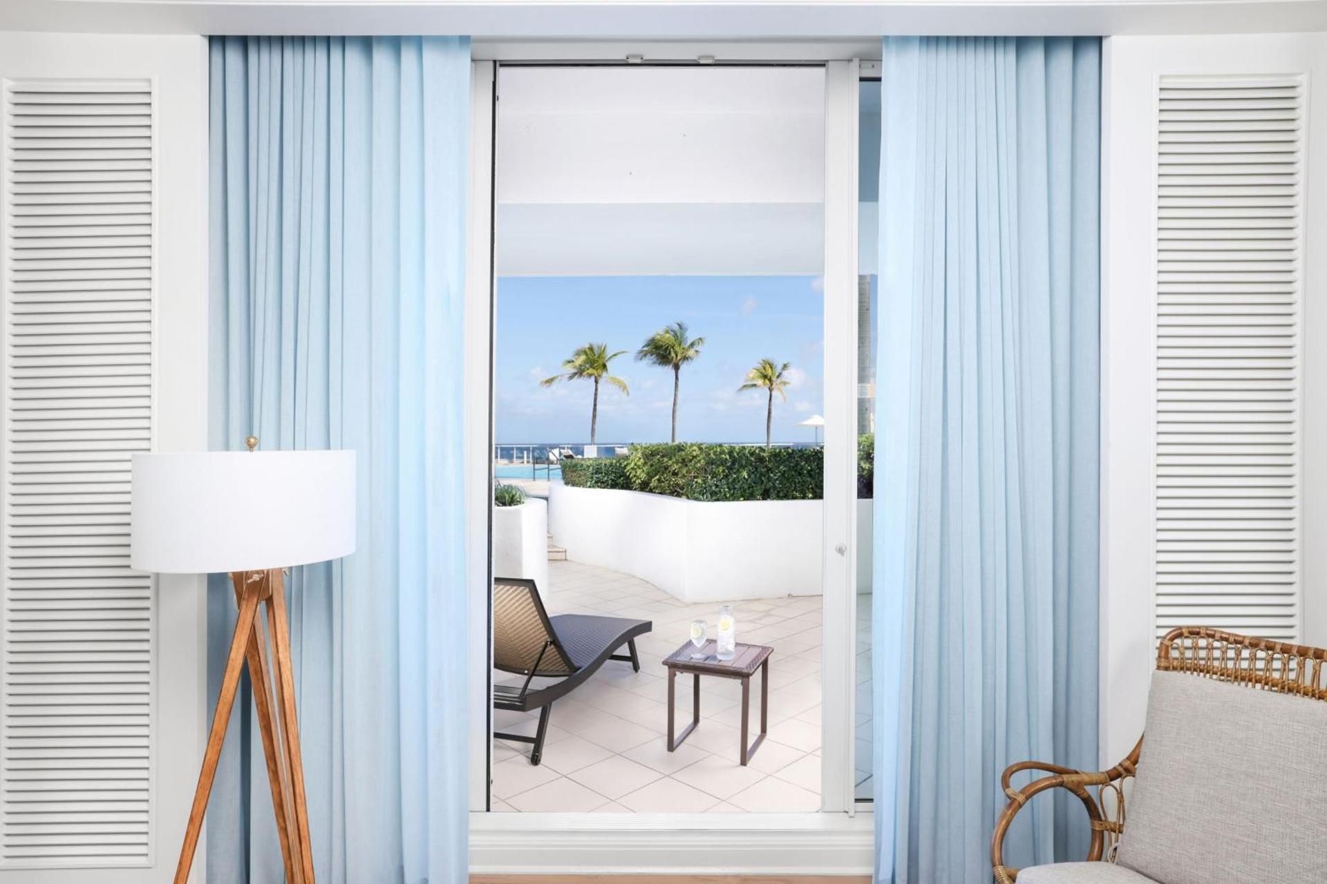 Lanai Pool View, Guest room, 1 King, Poolside view, Pool access, Poolside, Terrace level, Lanai