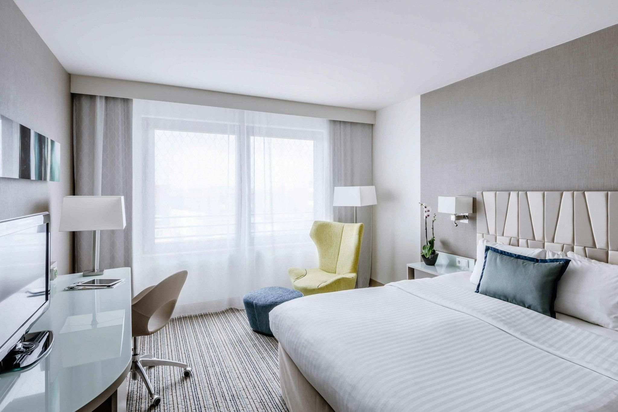 Courtyard Room, Guest room, 1 King, High floor
