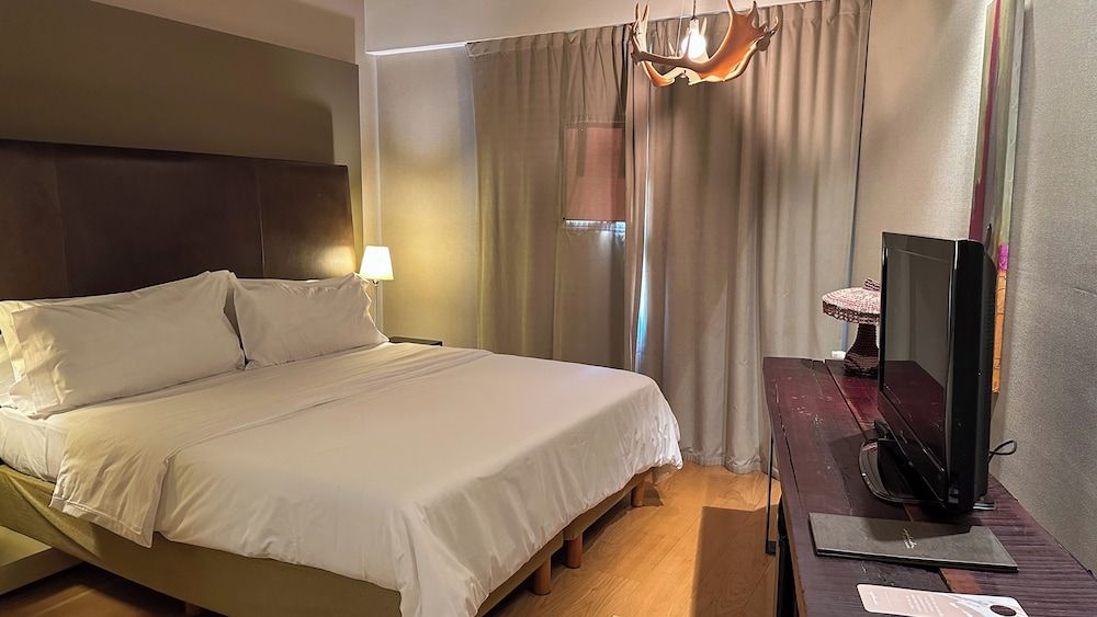 Room, 1 Queen Bed (Concept)