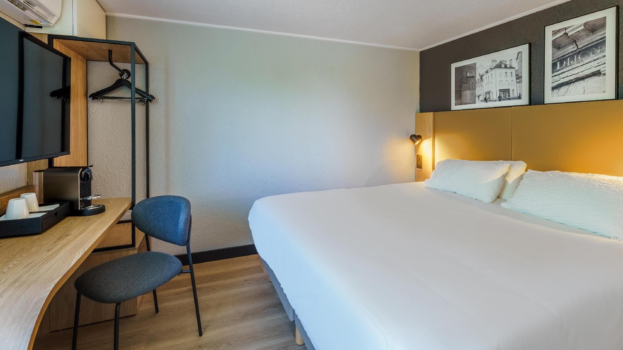 Superior Room - 1 King Bed