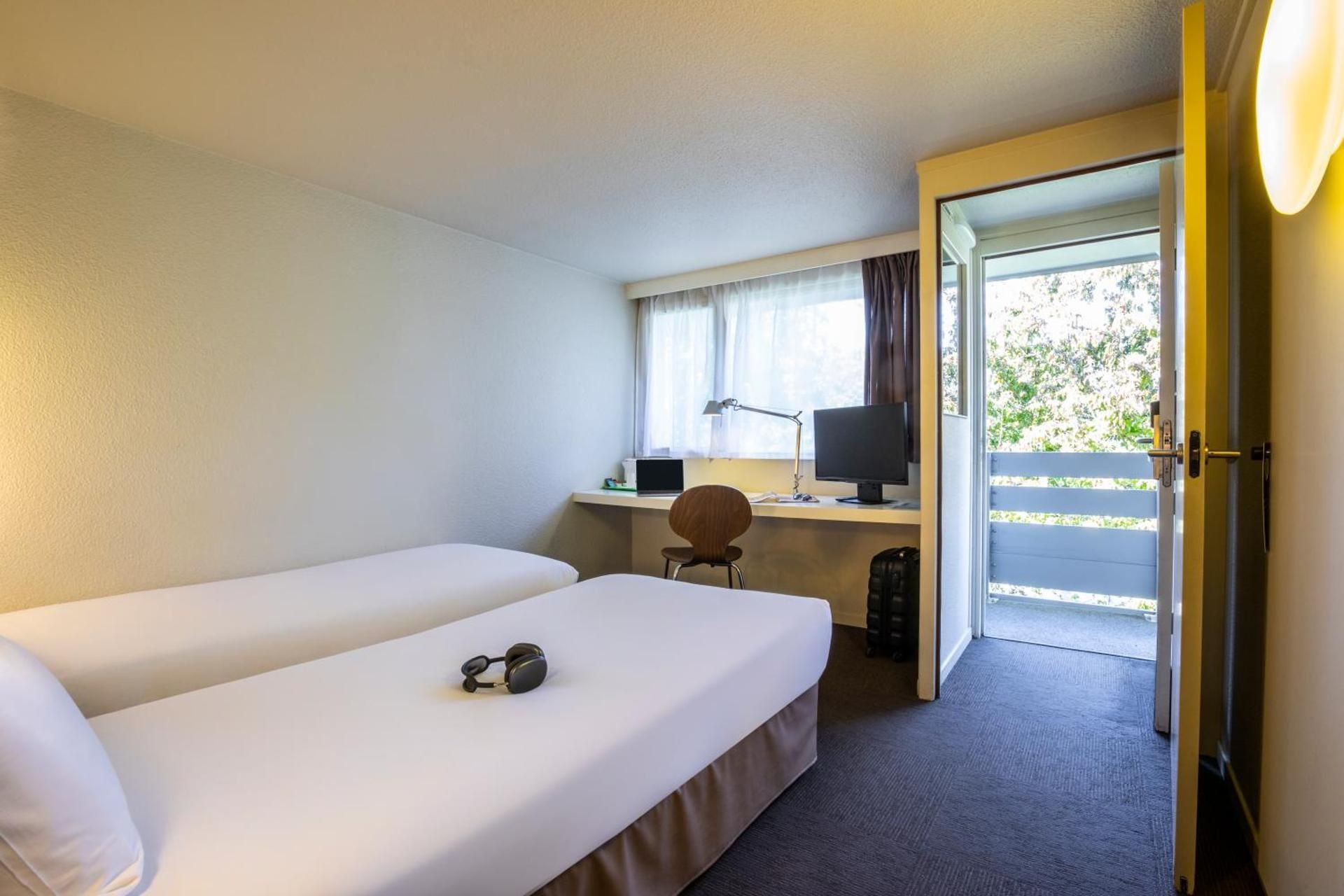 Standard Room With Three Single Beds