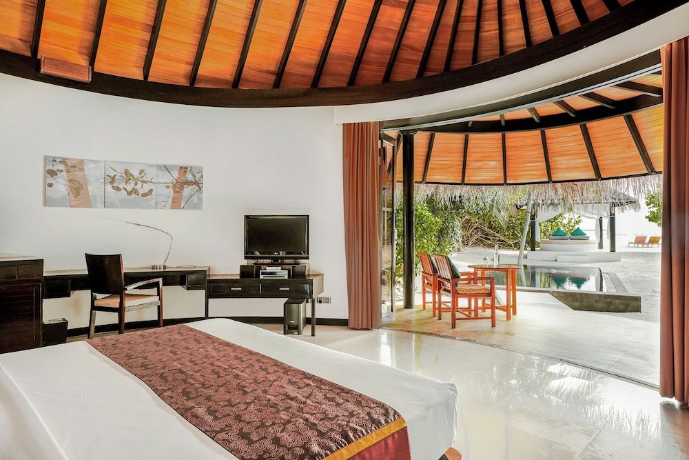 Deluxe Villa (Beach with Pool)