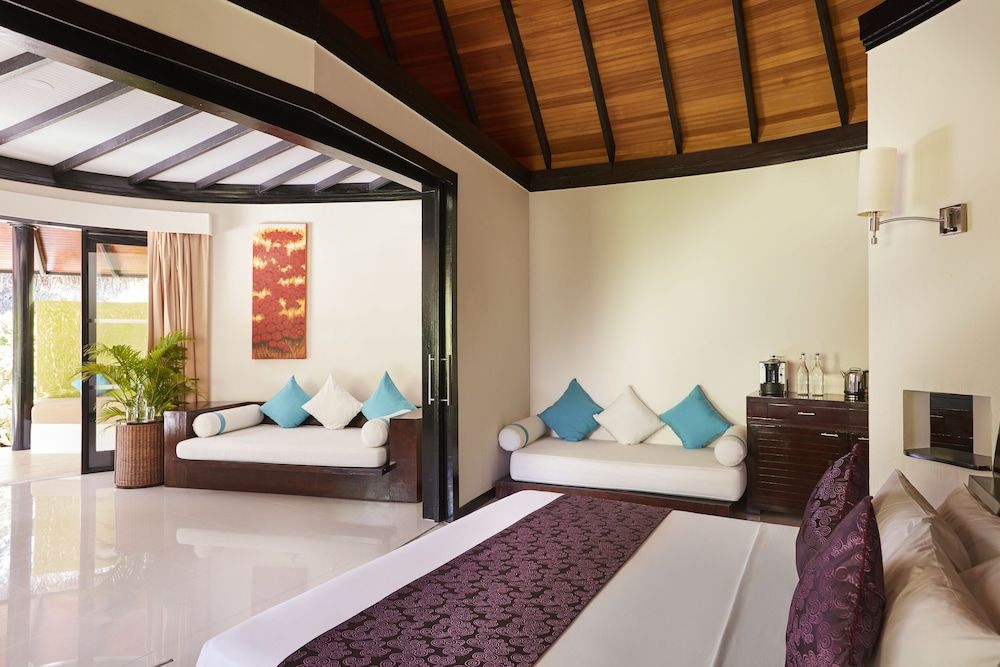 Villa (Water, Pool)