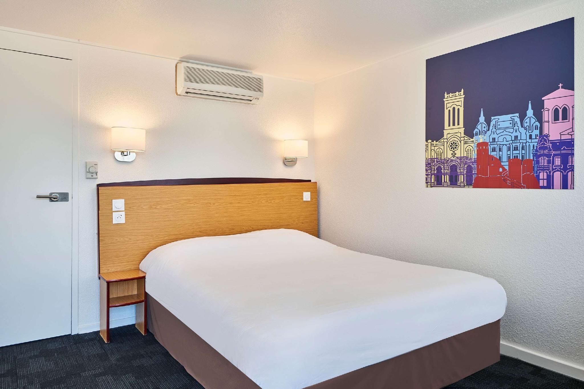 Standard Room - 1 Double Bed 1 Junior Bed up to 10 years