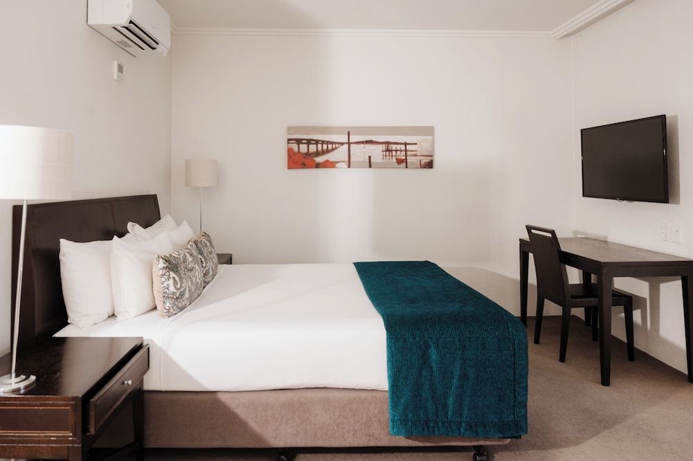 Trinity Wharf Tauranga Pool View