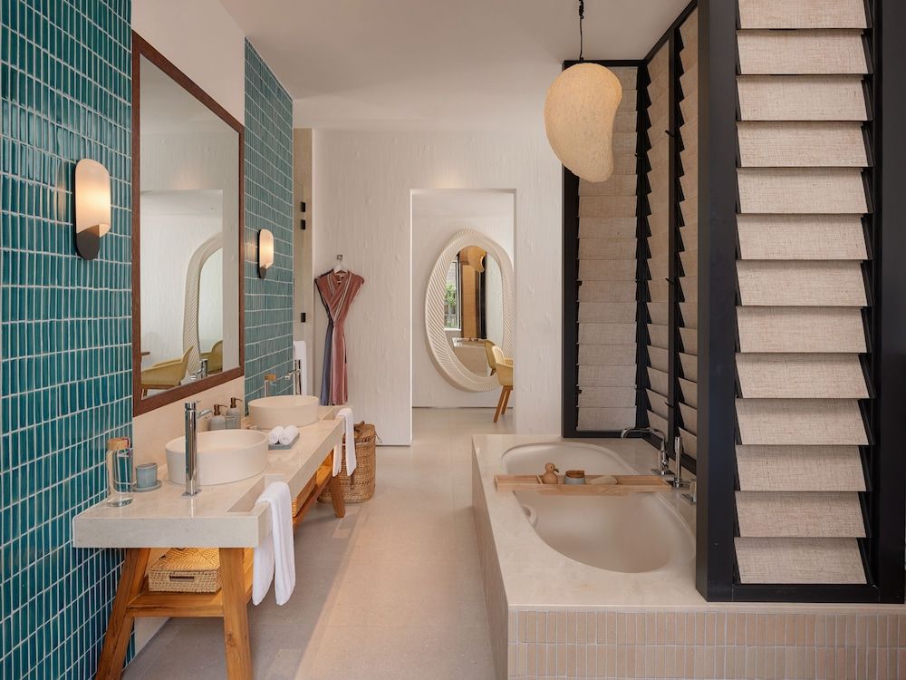 Six Senses Kanuhura Family Beach Retreat with Pool 4