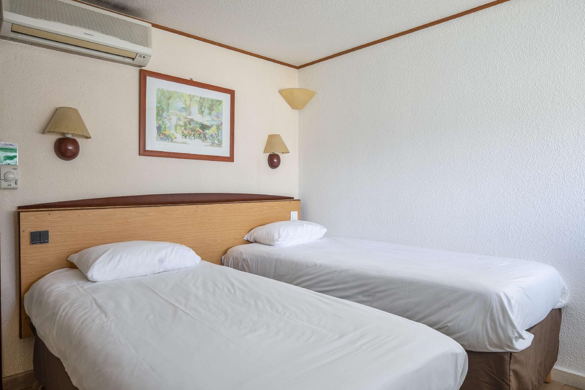 Standard Room - 2 Single Beds 1 Junior Bed up to 10 years