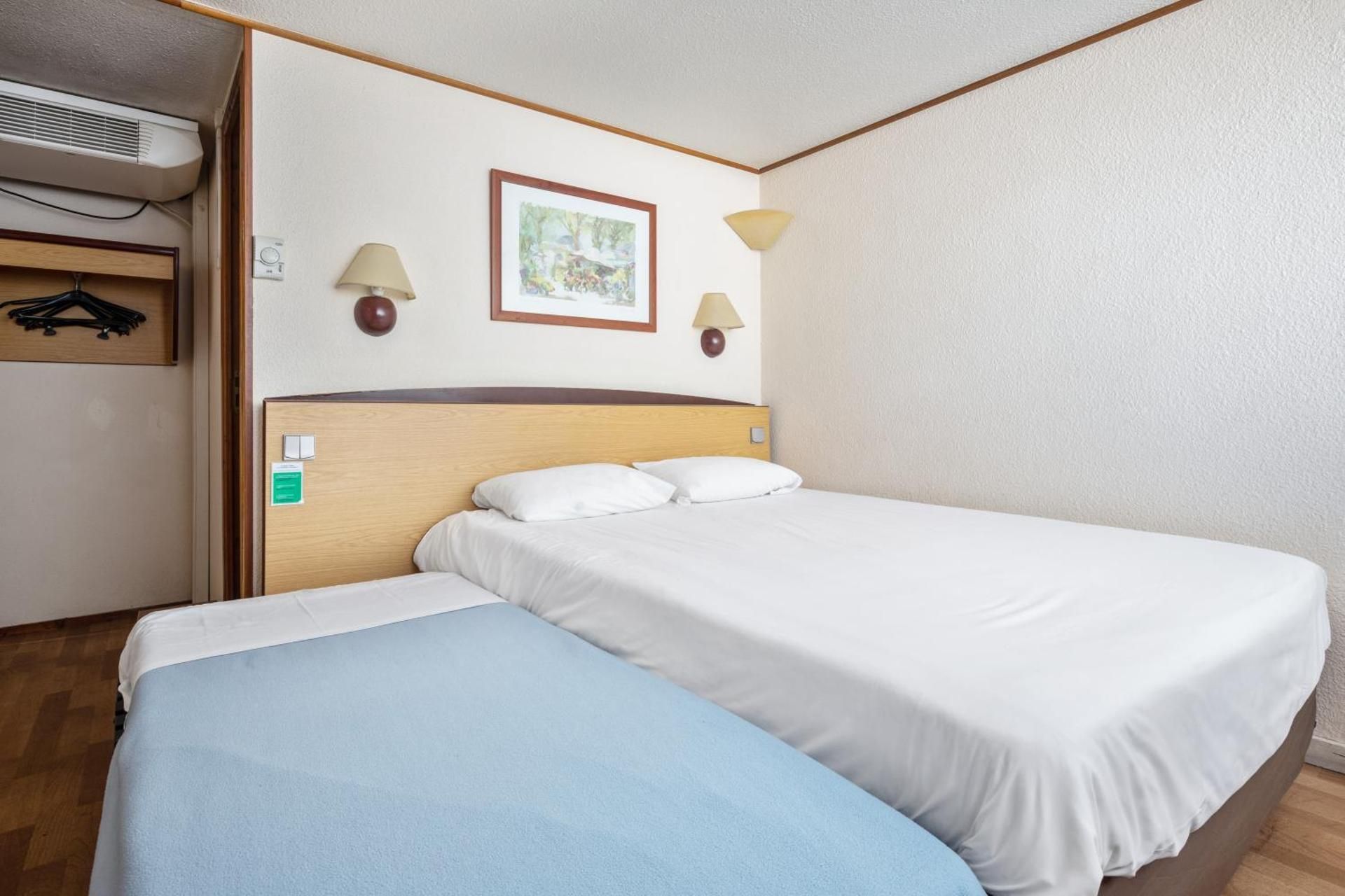 2 Single Beds One Junior Bed (Up To One0 Years)