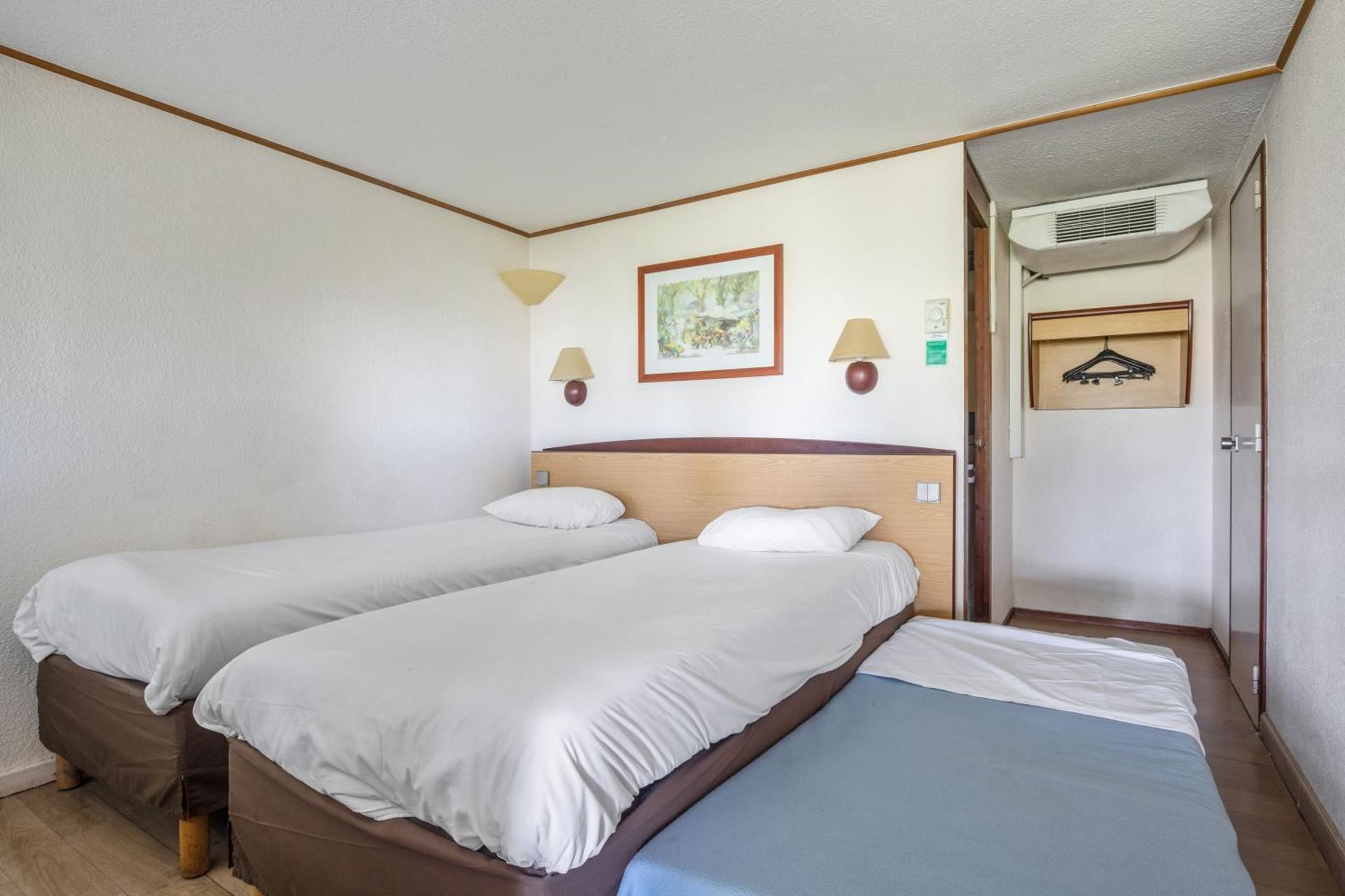 2 Single Beds One Junior Bed (Up To One0 Years)