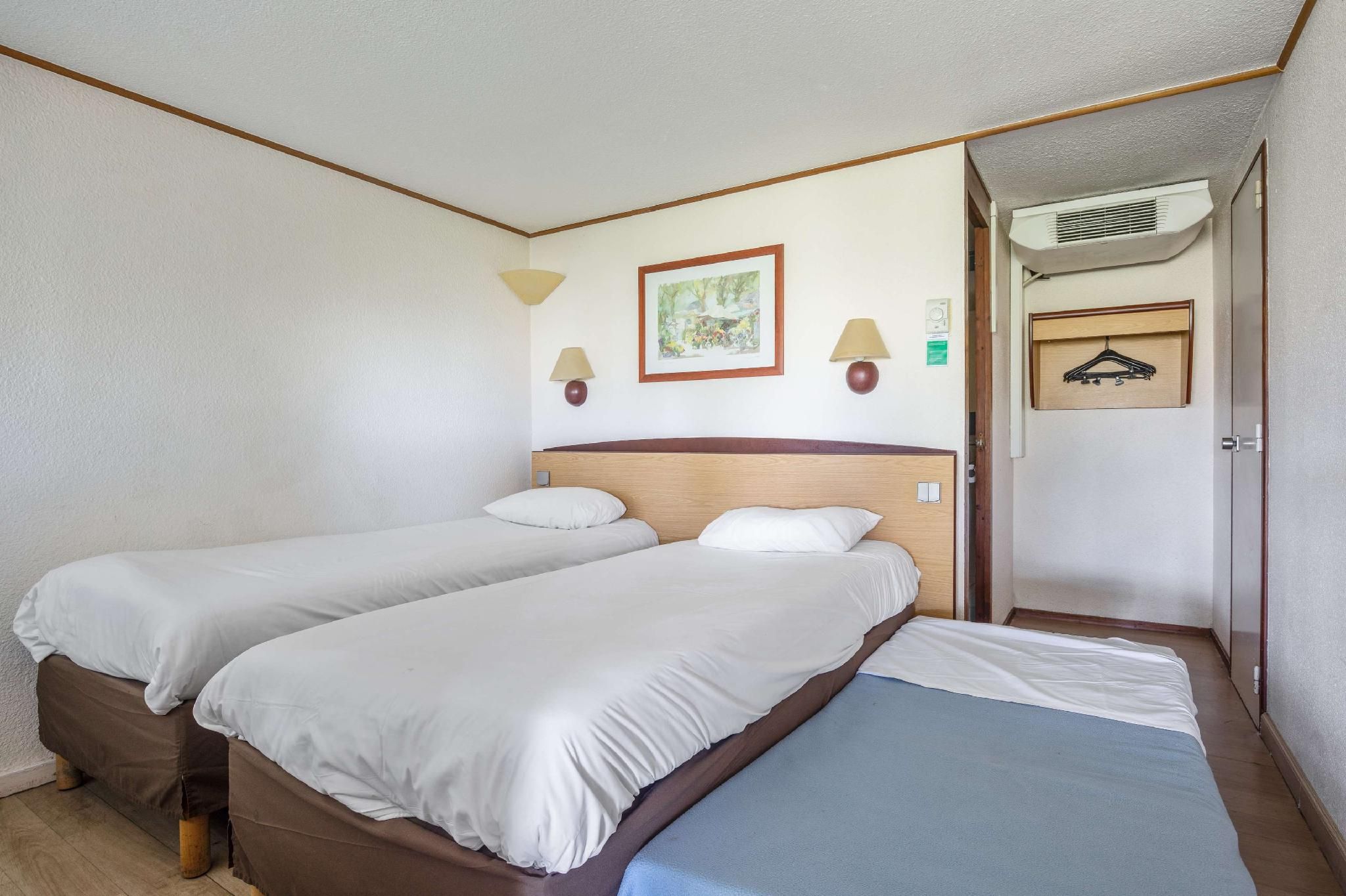 Standard Room - 2 Single Beds 1 Junior Bed up to 10 years