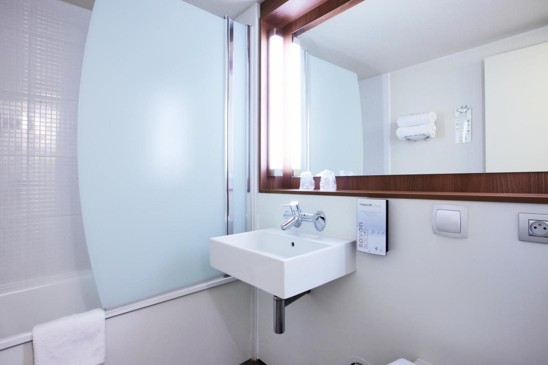 Campanile Vierzon 1 Double Bed 3