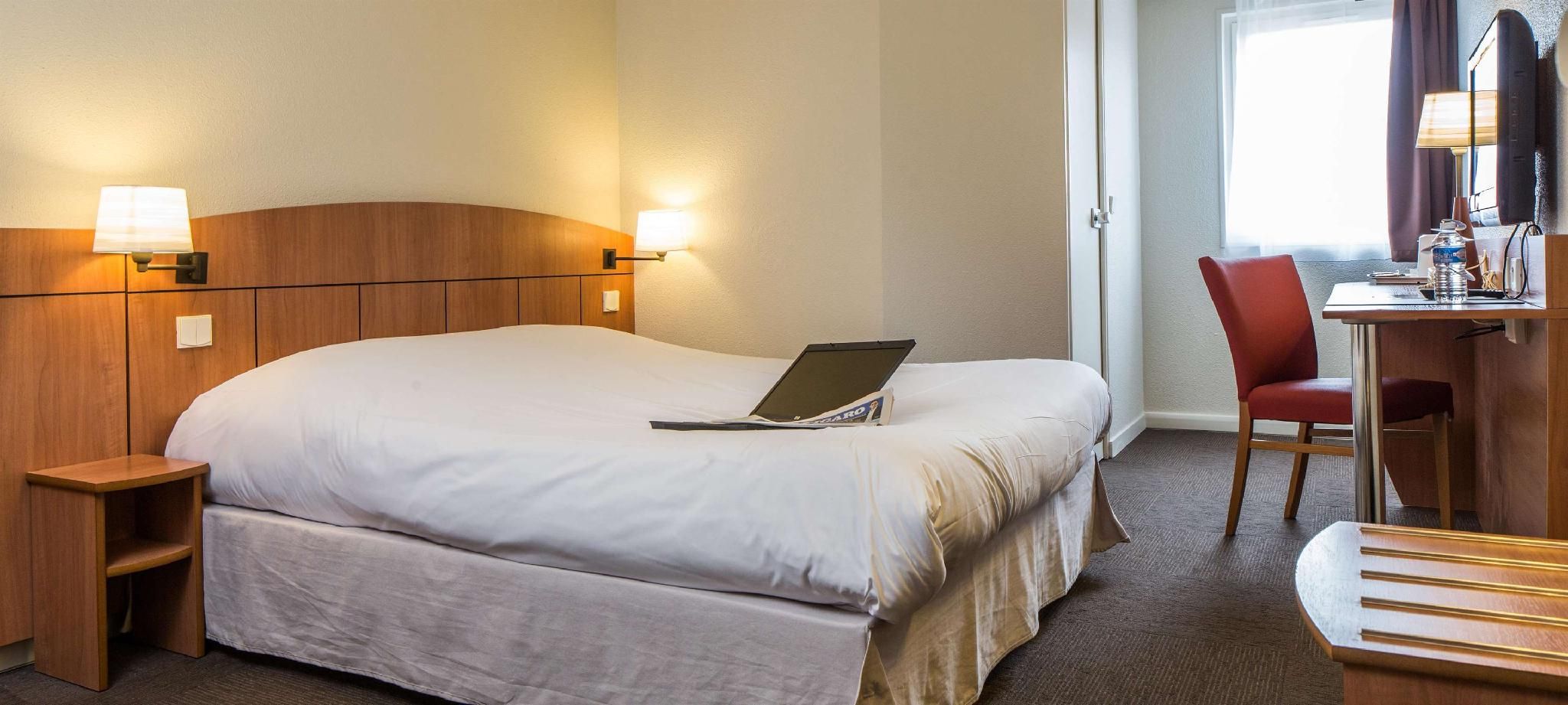 Kyriad Montargis - Amily Triple Room